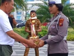 Sekdako Pekanbaru Terima Piala WTN di Kompleks Perkantoran Tenayan Raya