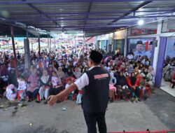 Relawan Emak-Emak Garis Keras Ujung Batu Histeris Sambut Kehadiran Cagubri Abdul Wahid