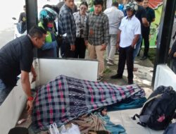 Jasad wanita pengamen ditemukan tidak bernyawa di halte simpang Arifin ahmad