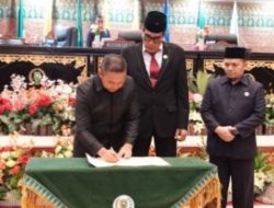 RPJMD Riau 2025-2029 Disahkan, Gubri Wahid Tekankan Kolaborasi Untuk Pembangunan Berkelanjutan