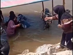Diduga Menabrak Benda di Dalam Sungai, Rakit Penyeberang Tenggelam di Rohul