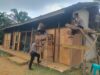 Luar Biasa !! Polres Kampar Turun Langsung Renovasi Kelas Jauh SD Negeri 007 Sungai Agung