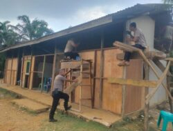 Luar Biasa !! Polres Kampar Turun Langsung Renovasi Kelas Jauh SD Negeri 007 Sungai Agung