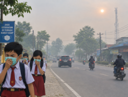 Parah ! Kabut Asap Masih Menghantui Warga Pekanbaru, Sekolah Pulang Cepat